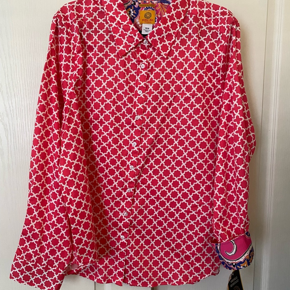 Ruby Rd. Pink and White Geometric Woman’s Shirt Wrinkle Resist NWT